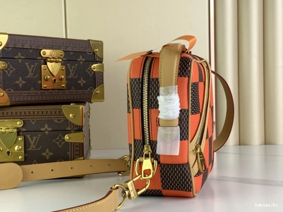Chess VUITTON Messenger-24*24*8CM LOUIS 0418